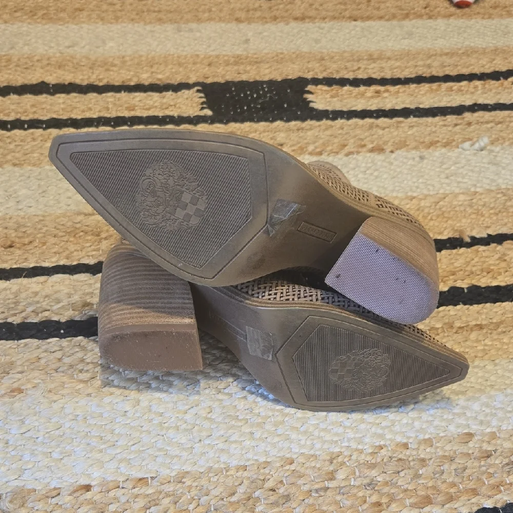 Vince Camuto Gibbella Perforated Tan Ankle Booties, GUC, 9.5 - Picture 3 of 9